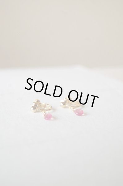 画像2: herbário【天然石】マダガスカルルビーのイヤリング【ピアスに変更可能】 (2)