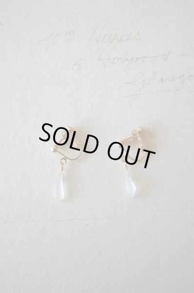 画像2: herbário【天然石・希少】ロイヤルブルームーンストーンのイヤリング【ピアスに変更可能】 (2)