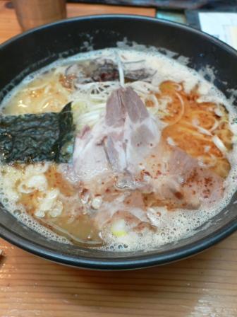 『麺劇場 玄瑛』の拉麺とたまごかけご飯①